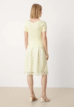 S.Oliver BLACK LABEL MET VIERKANTE HALS - T-shirt Basic - Light Yellow -sklep Next 04920c5fe7ac4e7bb6fe004a543f7ad5