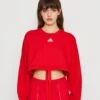 Adidas Sportswear DANCE CROPPED VERSATILE - Bluza - Better Scarlet