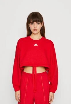 Adidas Sportswear DANCE CROPPED VERSATILE - Bluza - Better Scarlet