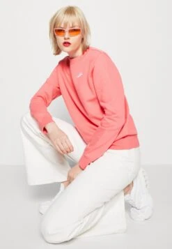 Nike Sportswear CLUB CREW - Bluza - Sea Coral/white -sklep Next 131d440c58b84cf58cae448b1685ce49