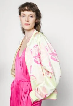 Scotch & Soda SHINY VNECK ALL IN ONE - Kombinezon - Pink Punch 10 Scotch & Soda SHINY VNECK ALL IN ONE - Kombinezon - Pink Punch -sklep Next 194d26e22b24457f955f75209081b512