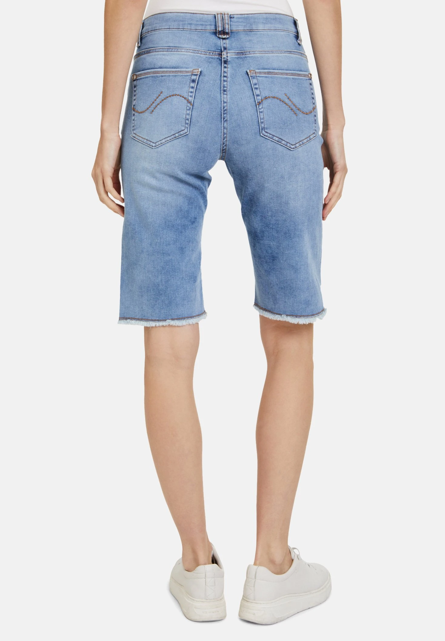 Betty Barclay MIT AUFGESETZTEN TASCHEN - Szorty Jeansowe - Light Blue Denim 3 Betty Barclay MIT AUFGESETZTEN TASCHEN - Szorty Jeansowe - Light Blue Denim - obrazek 3