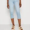 ESPRIT CAPRI - Szorty Jeansowe - Blue Light Wash