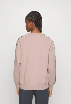 Guess BRITNEY - Bluza - Posh Taupe -sklep Next 3d79a2d96b3446ad9a5738771d5029cb