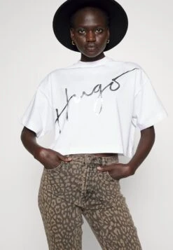 Hugo CROPPED TEE - T-shirt Z Nadrukiem - White -sklep Next 41657776a2ee44dbb751894783ee0985