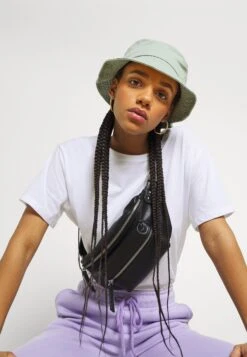 NA-KD TEE 2 PACK - T-shirt Basic - Black/white -sklep Next 4eb32dd380f74bfd8426205a9888e2ae