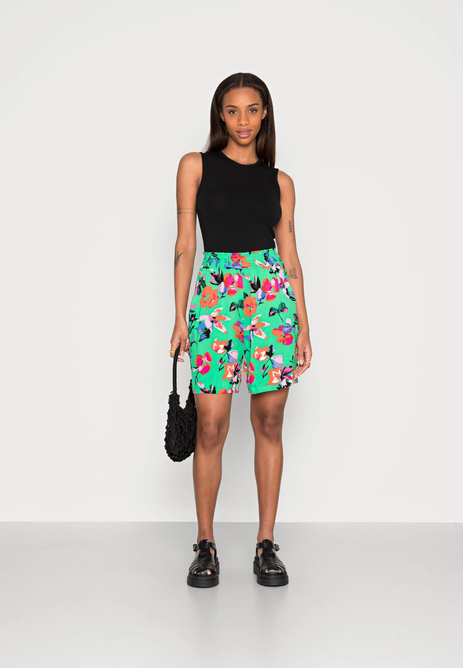 ONLY ONLNOVA - Szorty - Island Green 2 ONLY ONLNOVA - Szorty - Island Green - obrazek 2