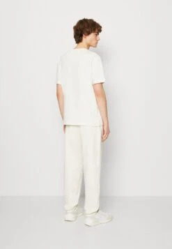 CREWNECK UNISEX - T-shirt Basic - Off-white 8 CREWNECK UNISEX - T-shirt Basic - Off-white -sklep Next 55f7f9af307748c28f502264e58ca1cc