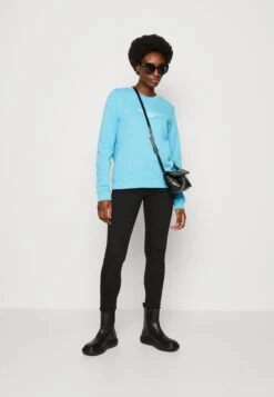 Marc O'Polo DENIM BASIC FIT CREW NECK LOGO EMBROIDERY - Bluza - Pool Party -sklep Next 58f68d13c3dc462cafa12382ea8e8d40