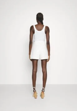 Bruuns Bazaar DURIAN FROJAS - Szorty - Snow White -sklep Next 5e4ba8c8f06a4128b9f92fe5ddf7812c