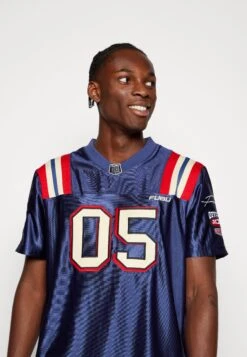 FUBU CORPORATE FOOTBALL UNISEX - T-shirt Z Nadrukiem - Navy/off White/red -sklep Next 733d2854e0fa4492a71c3fbeedcdf7af