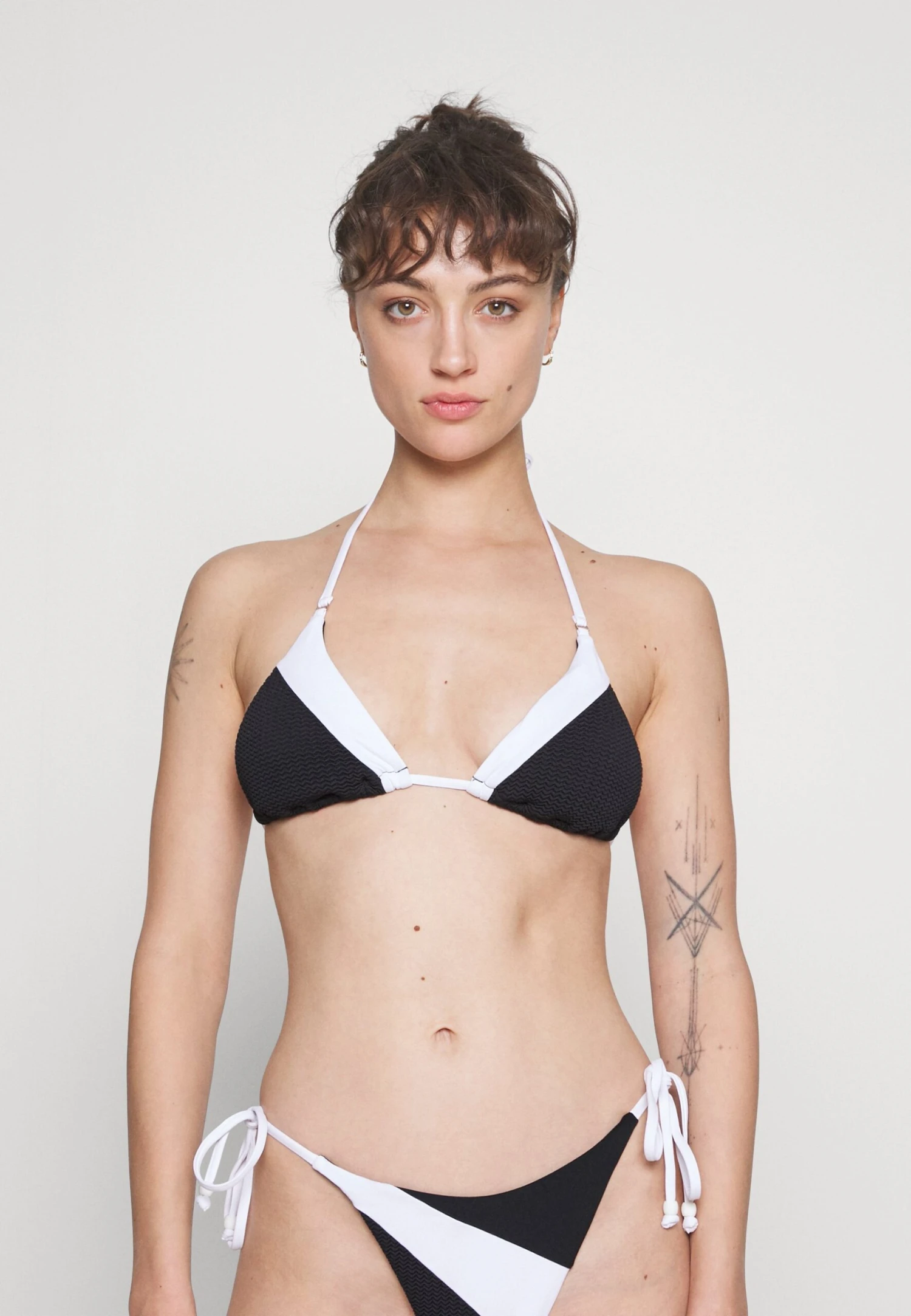 Seafolly SLICE OF SPLICE SLIDE - Góra Od Bikini - White/black 1 Seafolly SLICE OF SPLICE SLIDE - Góra Od Bikini - White/black