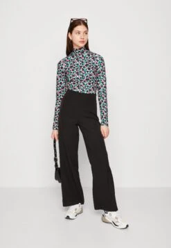COLOURFUL REBEL NEYO CUTE FLOWER PEACHED TURTLENECK - Bluzka Z Długim Rękawem - Multicolor -sklep Next 7b4eff5dacdd47e2b49a338cea556904