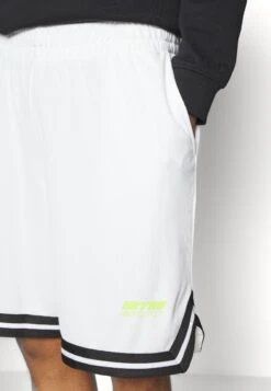 YOURTURN UNISEX - Szorty - White -sklep Next 7de5f7e1fde542a78bb8b63e5f53b23f