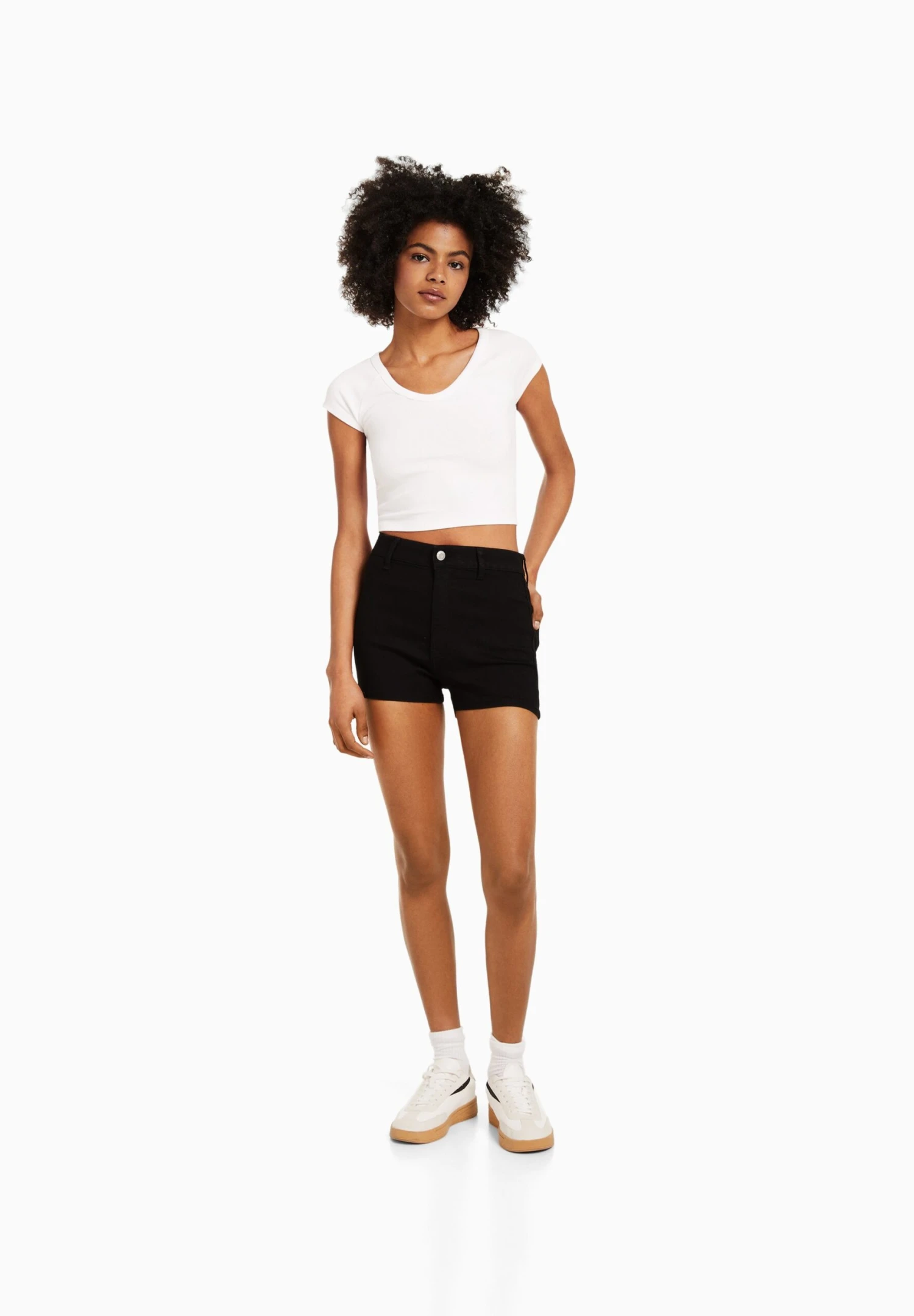 BERSHKA HIGH WAIST STRETCH - Szorty Jeansowe - Black 2 BERSHKA HIGH WAIST STRETCH - Szorty Jeansowe - Black - obrazek 2