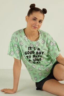 KURZER HALBLANGEN ÄRMELN UND GOOD DAY PRINT - Piżama - Pastel Green Good Day Print -sklep Next 8e95c786dbce422099cccfa619aa73a7