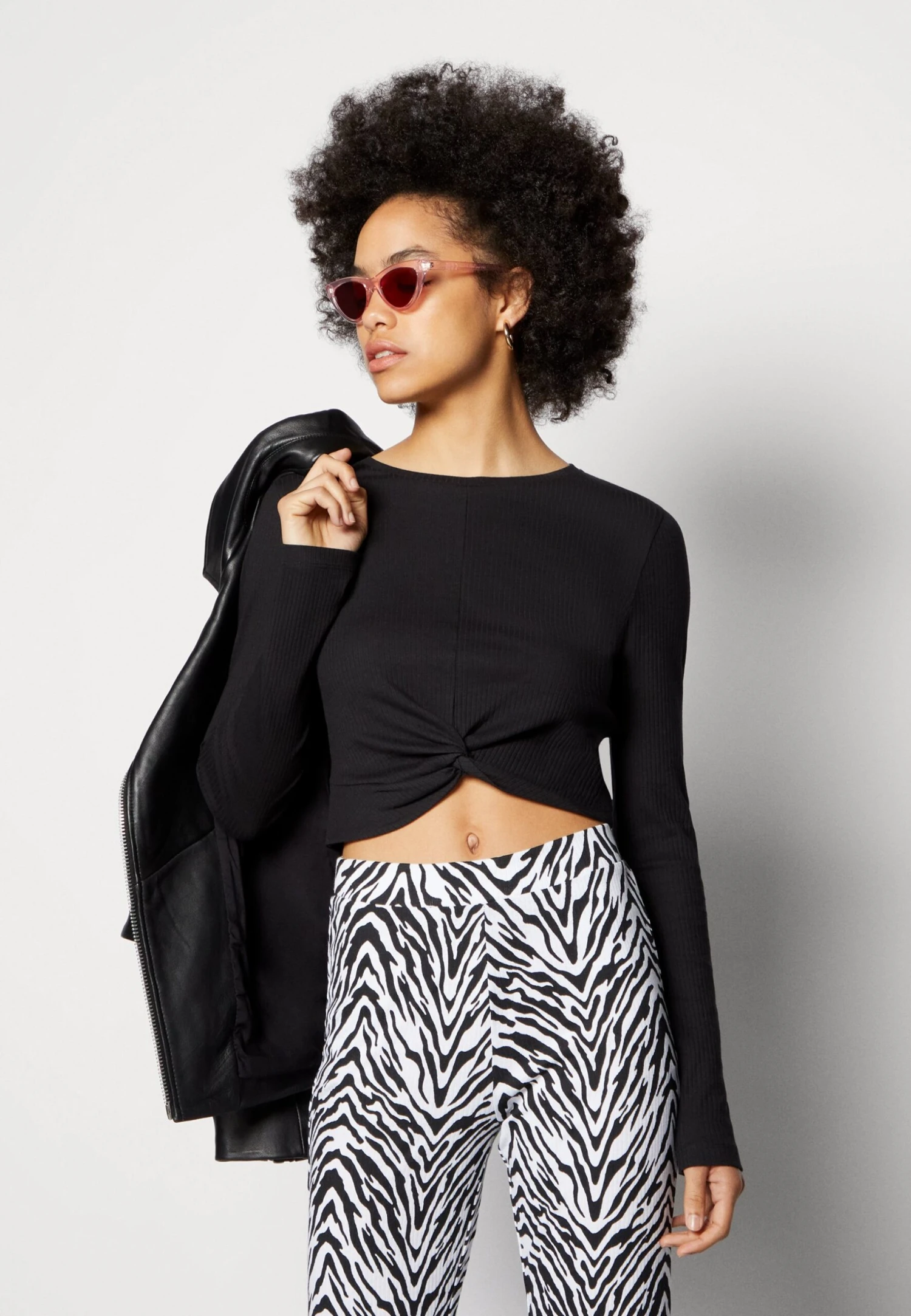 Noisy May NMDRAKEY TWIGGI - Bluzka Z Długim Rękawem - Black 4 Noisy May NMDRAKEY TWIGGI - Bluzka Z Długim Rękawem - Black - obrazek 4