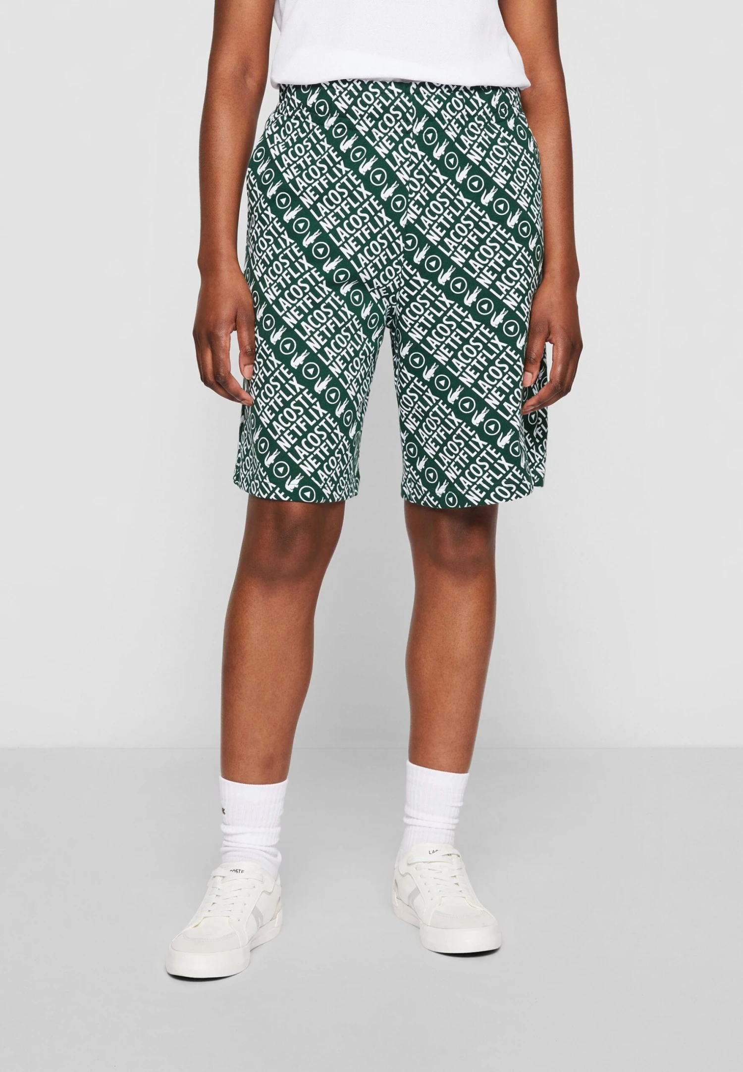 LACOSTE X NETFLIX - Szorty - Green/white 3 LACOSTE X NETFLIX - Szorty - Green/white - obrazek 3