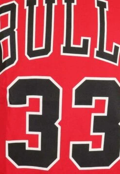 Mitchell & Ness SCOTTIE PIPPEN #33 CHICAGO BULLS RED NBA NAME AND NUMBER - T-shirt Z Nadrukiem - Rot -sklep Next ac60c28ac9564b5caf9403afc98587f7