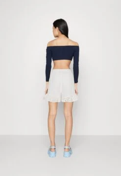 Pieces PCKIARA - Szorty - Cloud Dancer -sklep Next b1383e63577a414cb84c79f4dac9ea0c