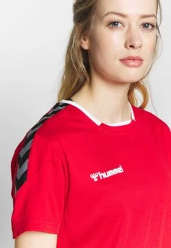 Hummel HMLAUTHENTIC - T-shirt Z Nadrukiem - True Red -sklep Next b8e3bda896954f25957f937cef4b6223