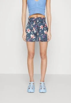 ONLY ONLNOVA SMILLA BELT - Szorty - Vintage Indigo