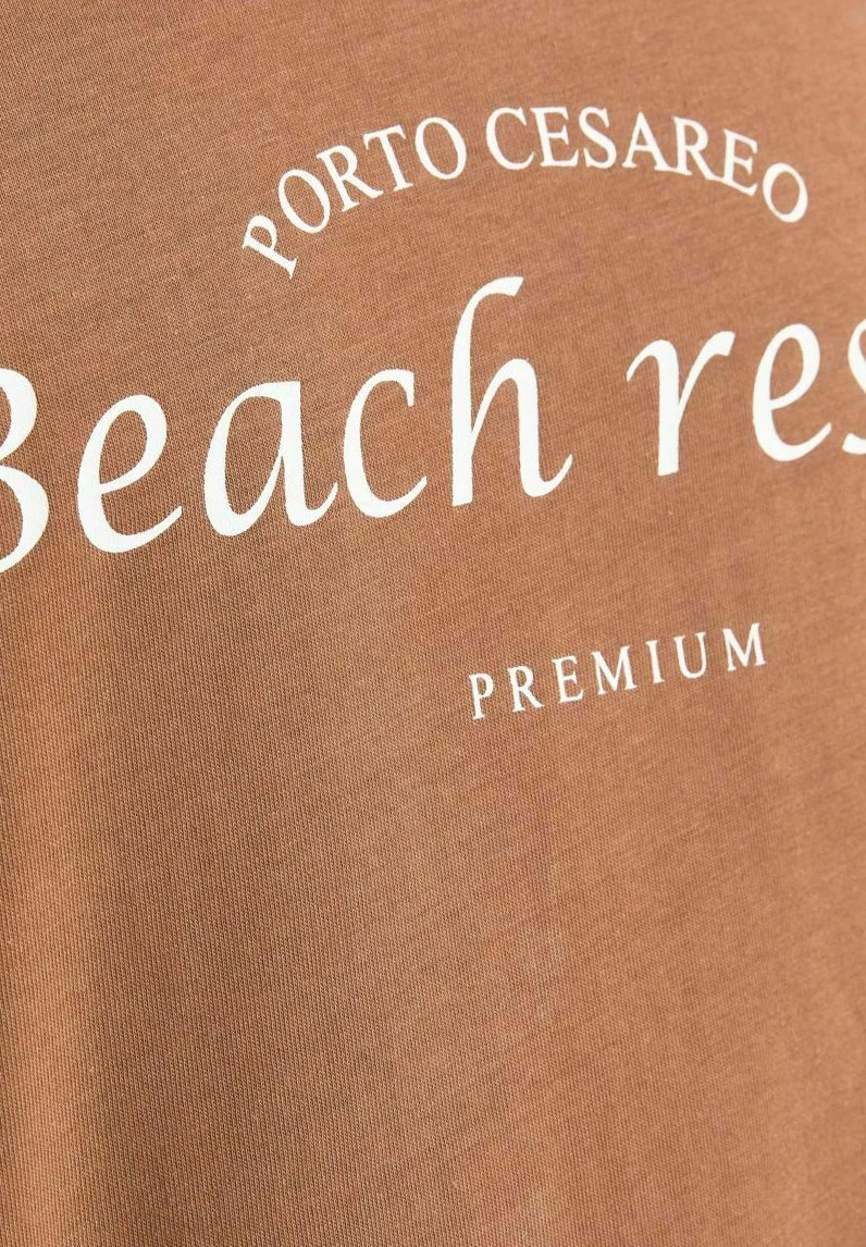 JACK&JONES Premium JPRBLAKAM OCEAN TEE UNISEX - T-shirt Z Nadrukiem - Toasted Coconut 5 JACK&JONES Premium JPRBLAKAM OCEAN TEE UNISEX - T-shirt Z Nadrukiem - Toasted Coconut - obrazek 5