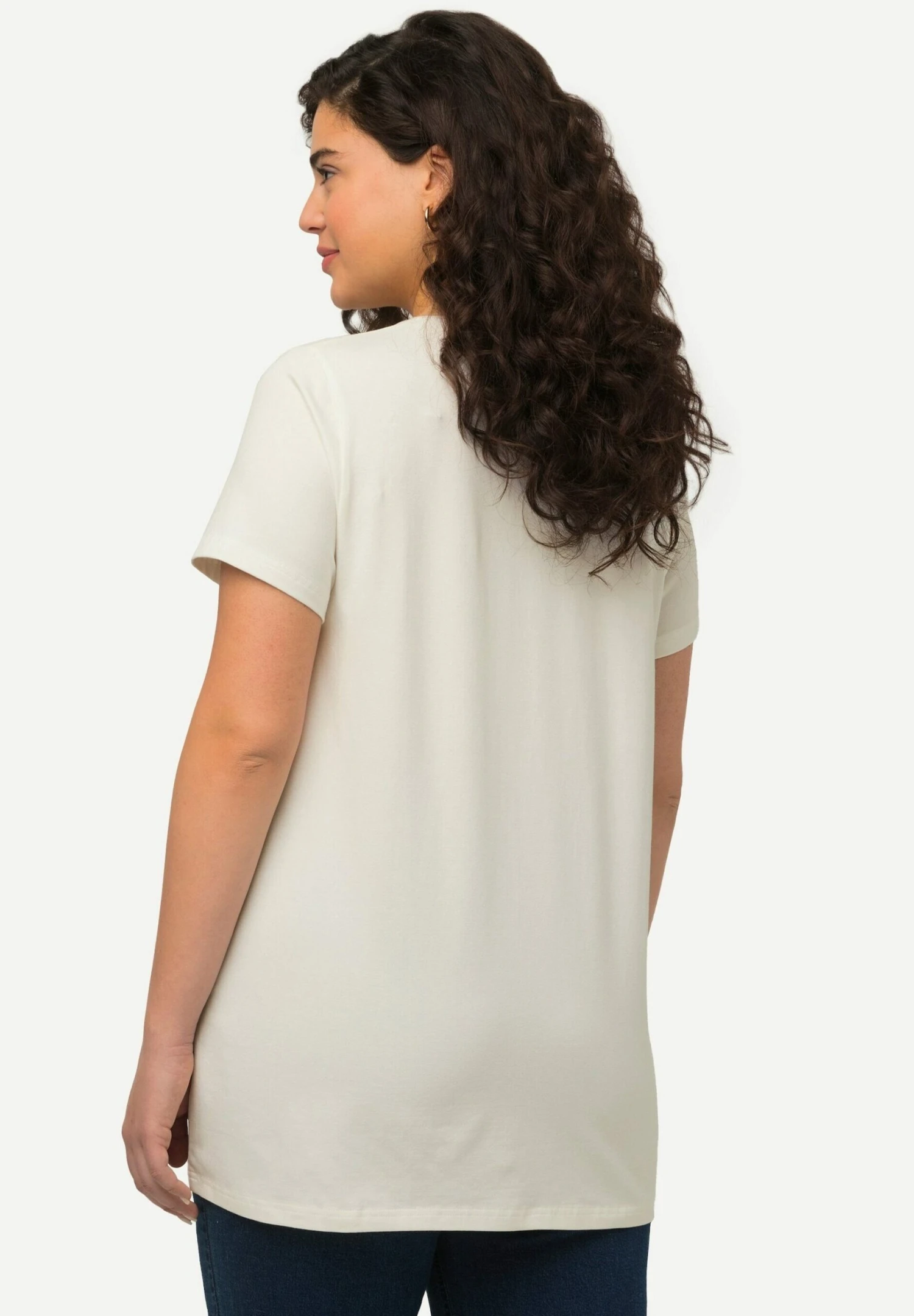 Ulla Popken À COL V ET MANCHES COURTES - T-shirt Z Nadrukiem - Blanc Cassé 2 Ulla Popken À COL V ET MANCHES COURTES - T-shirt Z Nadrukiem - Blanc Cassé - obrazek 2