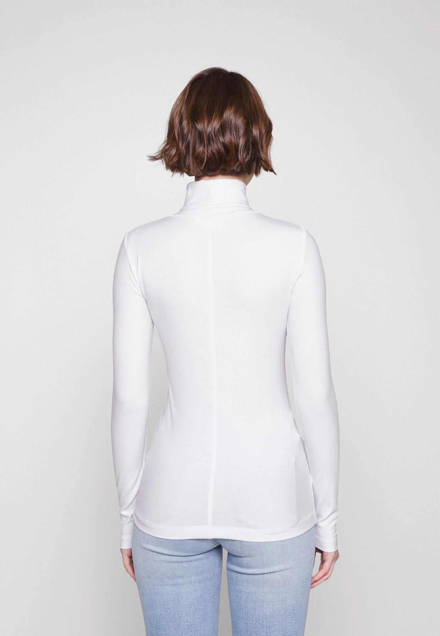 Calvin Klein RIB ROLL NECK LONG SLEEVE - Bluzka Z Długim Rękawem - Bright White 3 Calvin Klein RIB ROLL NECK LONG SLEEVE - Bluzka Z Długim Rękawem - Bright White - obrazek 3