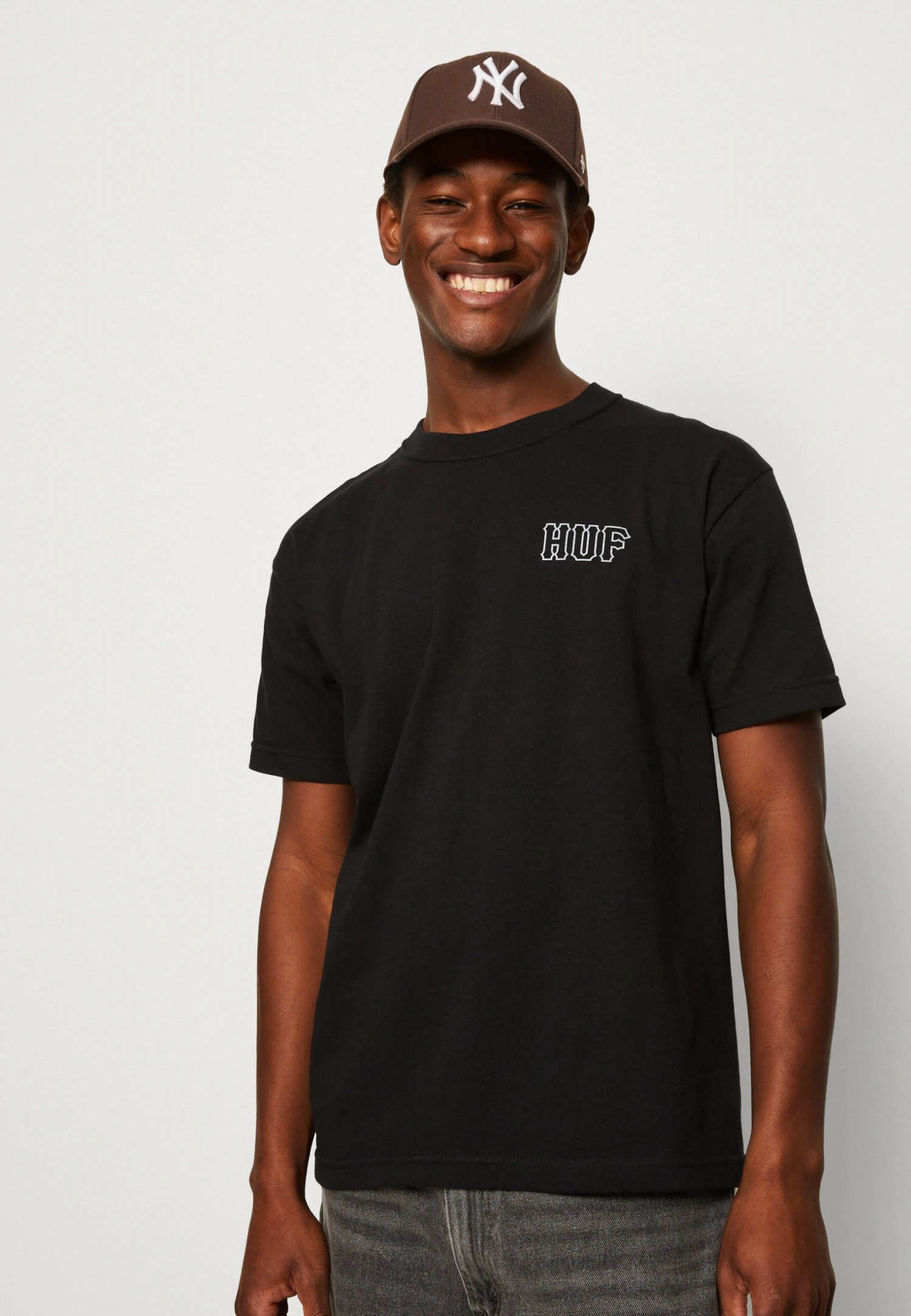 HUF SET TEE UNISEX - T-shirt Z Nadrukiem - Black 4 HUF SET TEE UNISEX - T-shirt Z Nadrukiem - Black - obrazek 4