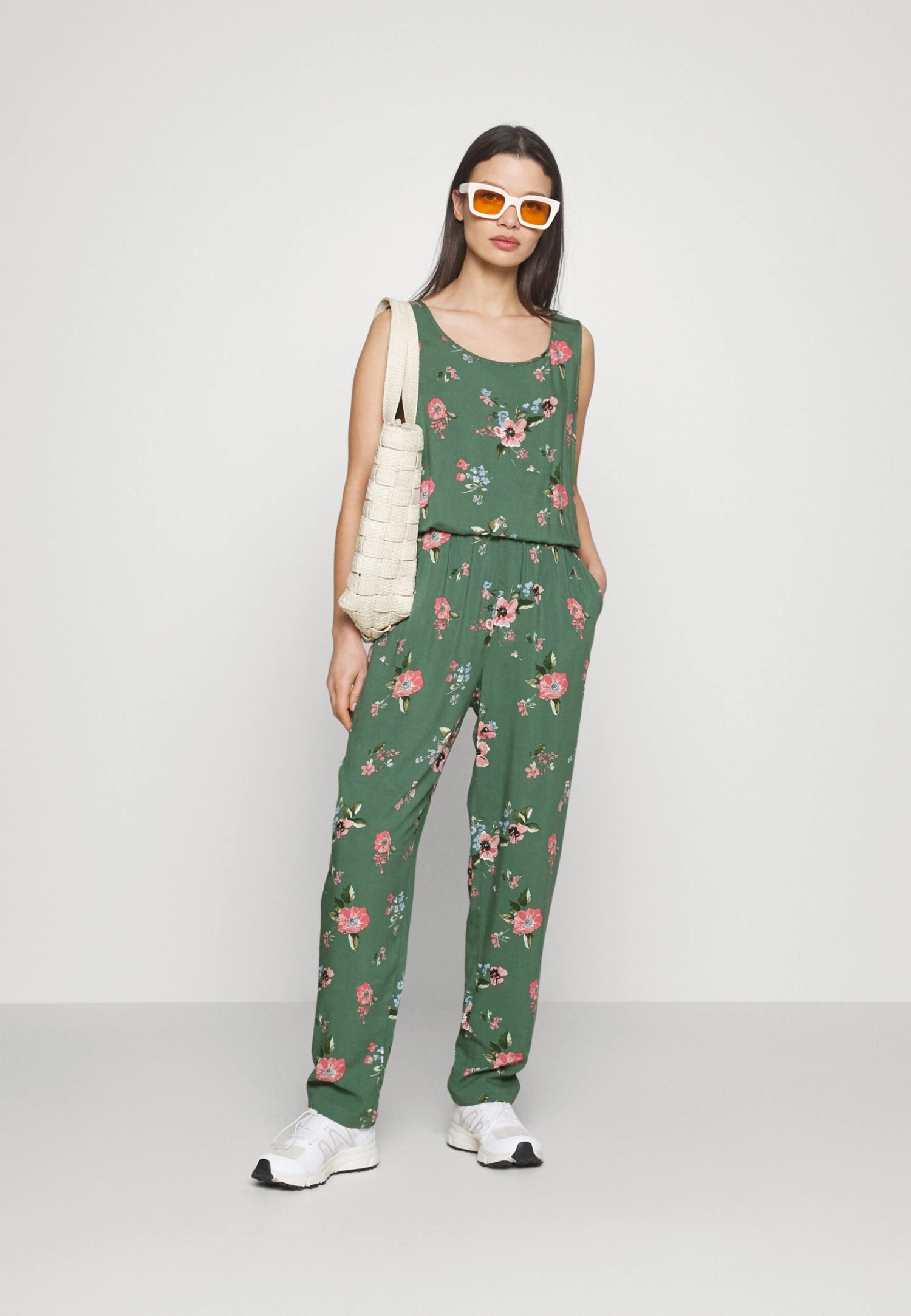 Vero Moda Petite VMEASY - Kombinezon - Laurel Wreath/freya 2 Vero Moda Petite VMEASY - Kombinezon - Laurel Wreath/freya - obrazek 2