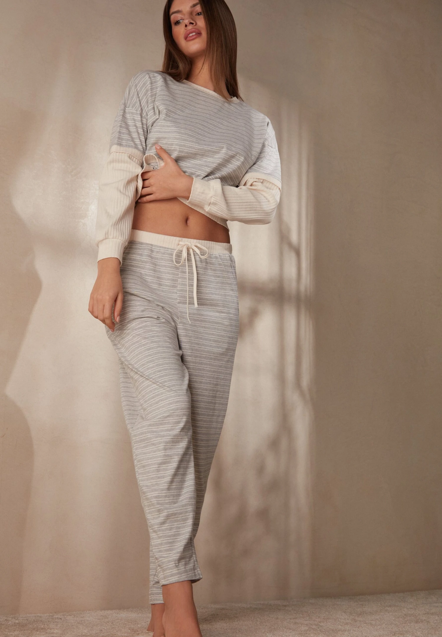 Intimissimi LUNGO CASUAL SUNDAY - Spodnie Od Piżamy - Riga Grigio Mel Vanilla 2 Intimissimi LUNGO CASUAL SUNDAY - Spodnie Od Piżamy - Riga Grigio Mel Vanilla - obrazek 2