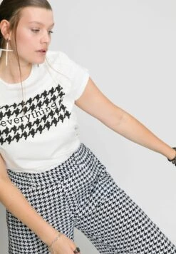 SLIM FIT - T-shirt Z Nadrukiem - Off White -sklep Next e057bb060b1b4ebe9175930949ffd0e9