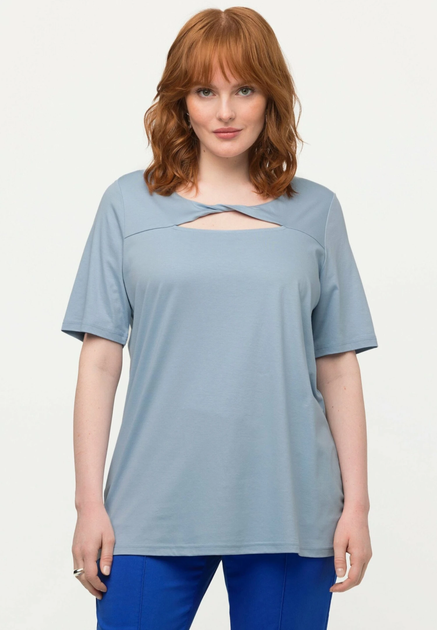 Ulla Popken TWIST NECKLINE SHORT SLEEVE - T-shirt Z Nadrukiem - Light Blue 1 Ulla Popken TWIST NECKLINE SHORT SLEEVE - T-shirt Z Nadrukiem - Light Blue