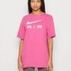 Nike Sportswear TEE AIR - T-shirt Z Nadrukiem - Cosmic Fuchsia