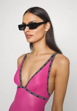 Calvin Klein Swimwear PLUNGE ONE PIECE - Kostium Kąpielowy - Pale Fuchsia -sklep Next e813849c5d664ab1a00318c1ac2fb379