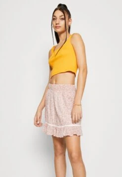 Pieces PCNUKISA CROPPED TANK - Top - Mock Orange -sklep Next e8759cbd7edf4d6382813442d26f208b