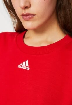Adidas Sportswear DANCE CROPPED VERSATILE - Bluza - Better Scarlet -sklep Next f36f69541fd44e0191bcd5f20cc68f2b