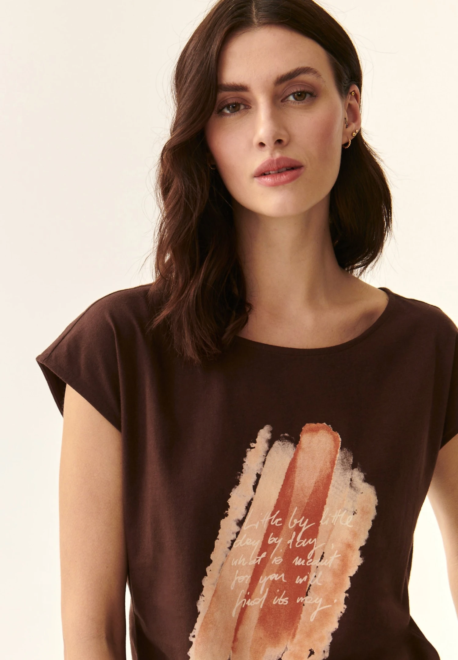 AMANDA - T-shirt Z Nadrukiem - Brown 5 AMANDA - T-shirt Z Nadrukiem - Brown - obrazek 5